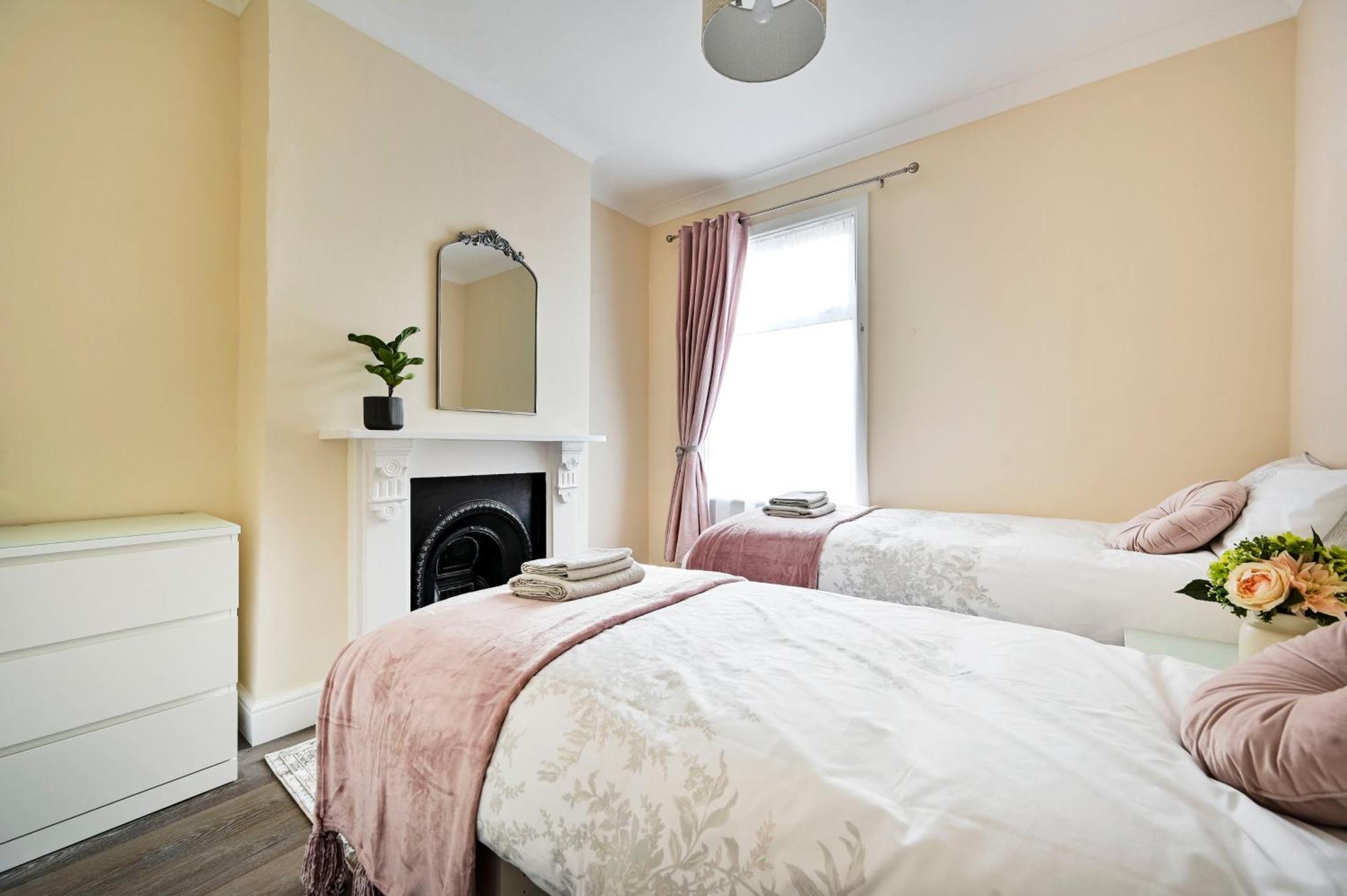 A Two Bedroom A Stride Away From Meridian Greenwich London Exterior photo